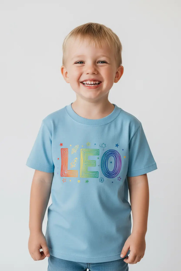 Weißes und marineblaues raglan-toddlershirt aus weicher baumwolle aus der t-shirt-kollektion